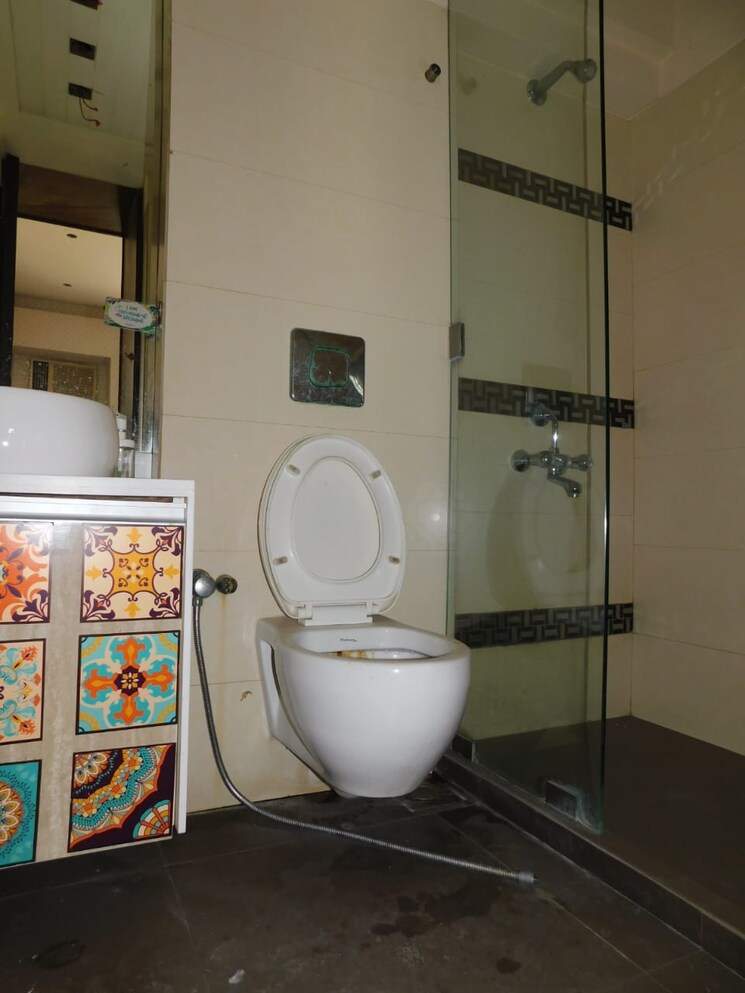 Bathroom, peninsula-celestia-spaces 3 Bedroom 1901 Sq.Ft. Apartment In Sewri Mumbai 8097105