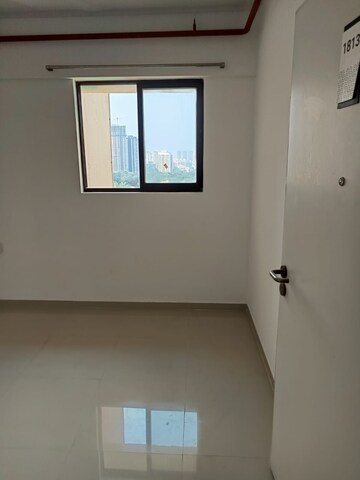 Room in 1 BHK Apartment at Raymond Aashiyana, Vartak Nagar – for Rent