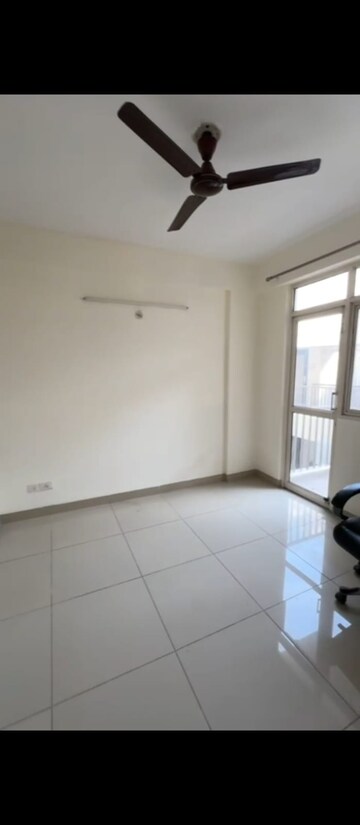 Room in 3 BHK Apartment at Wave Executive Floors, Wave City – for Rent