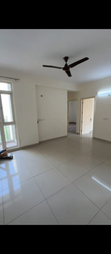 Room in 3 BHK Apartment at Wave Executive Floors, Wave City – for Rent