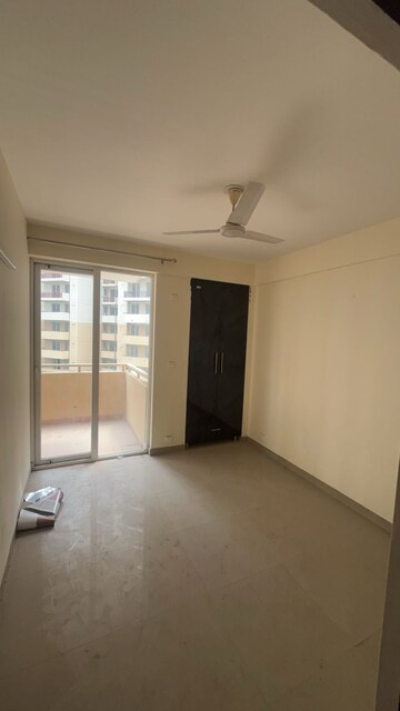 Room in 3.5 BHK Apartment at Ansal Estella, Sector 103 – for Sale