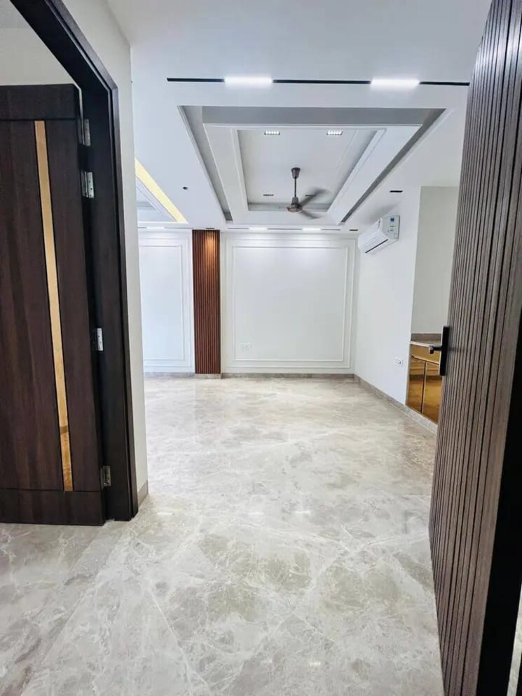 Room, sector 28 dwarka 3 Bedroom 1000 Sq.Ft. Apartment In Sector 28, Dwarka Delhi 8097120