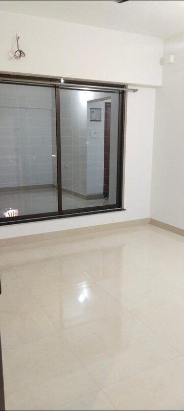 Room in 1 BHK Apartment at Adityaraj Gurukripa CHS, Vikhroli East – for Rent