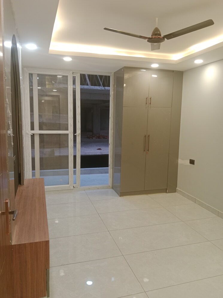 Bedroom, sector 73 3 Bedroom 1500 Sq.Ft. Builder Floor In Sector 73 Noida 8097150