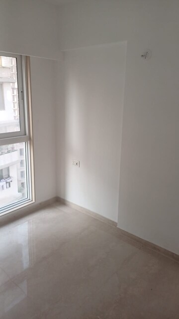 Room in 2 BHK Apartment at Platinum Life, Andheri West – for Rent