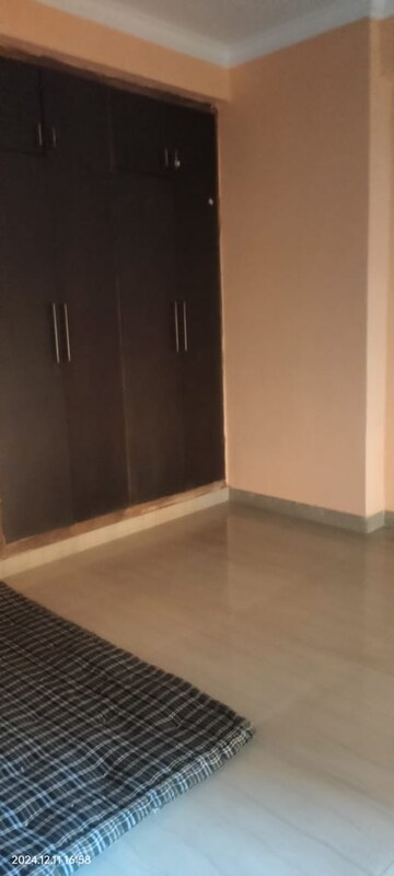 Room in 2.5 BHK Apartment at Ajnara Gen X, Dundahera – for Rent