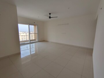 Room in 3 BHK Apartment at Salarpuria Sattva Exotic, Kogilu – for Rent