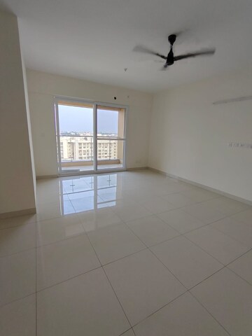 Room in 3 BHK Apartment at Salarpuria Sattva Exotic, Kogilu – for Rent