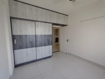 Room in 3 BHK Apartment at Salarpuria Sattva Exotic, Kogilu – for Rent