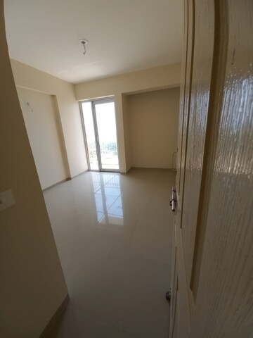 Room in 2 BHK Apartment at Wave Dream Homes, Wave City – for Rent