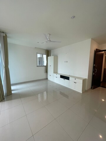 Room in 3 BHK Apartment at Shapoorji Pallonji ParkWest, Binnipete – for Rent