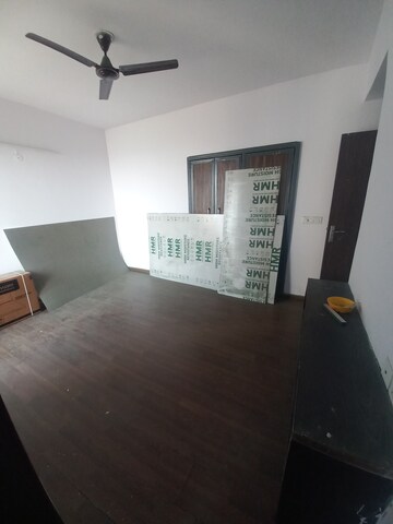 Furnished Amenities in 2 BHK Apartment at BPTP Discovery Park, Sector 80 – for Rent