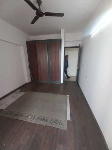 Furnished Amenities in 2 BHK Apartment at BPTP Discovery Park, Sector 80 – for Rent