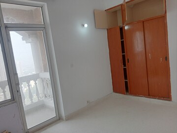 Room in 2 BHK Apartment at DLF The Princeton Estate, Dlf Phase V – for Rent