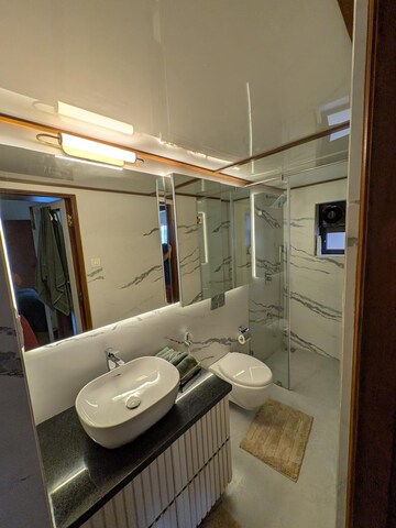 Team Area in 1 BHK Apartment at Daulat Shirin CHS, Colaba – for Rent