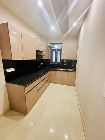 Kitchen in 2 BHK Builder Floor at Sector 40 – for Rent