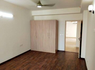 Room in 3 BHK Apartment at Supertech Araville, Sector 79 – for Sale