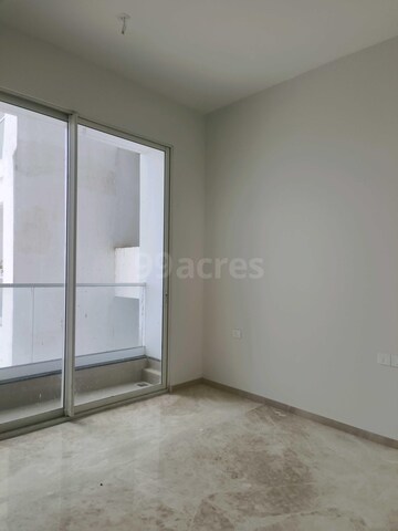 Room in 3.5 BHK Apartment at Omkar Alta Monte, Malad East – for Rent