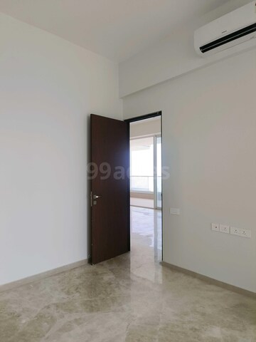 Room in 3.5 BHK Apartment at Omkar Alta Monte, Malad East – for Rent