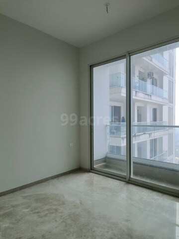 Room in 3.5 BHK Apartment at Omkar Alta Monte, Malad East – for Rent