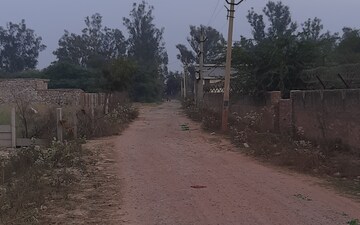 Plot For Sale in Chhatikara