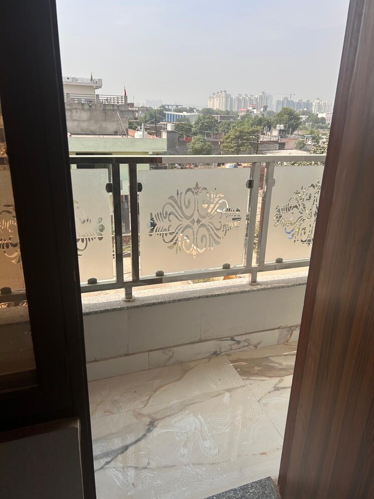 Balcony, sector 121 2 Bedroom 990 Sq.Ft. Builder Floor In Sector 121 Noida 8097536