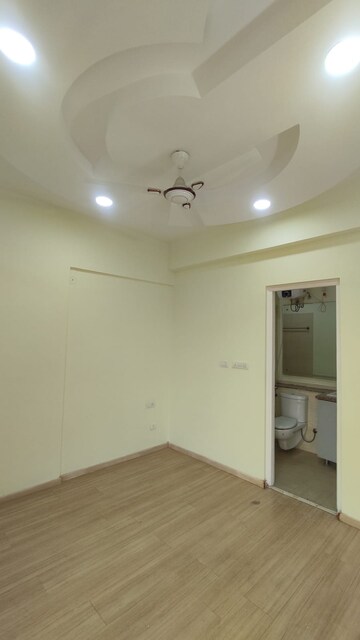 Room in 3 BHK Apartment at Moti Nagar – for Rent