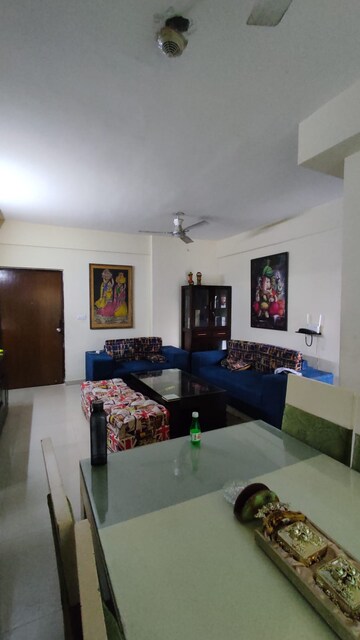 Living Room in 3 BHK Apartment at Moti Nagar – for Rent