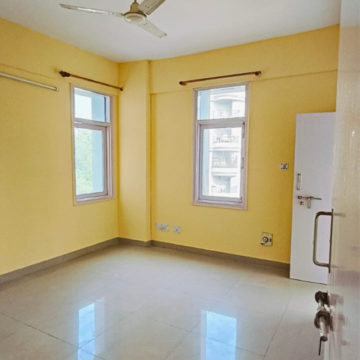 Room in 3 BHK Apartment at HBH Galaxy Apartments, Sector 42 – for Rent
