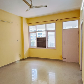 Room in 3 BHK Apartment at HBH Galaxy Apartments, Sector 42 – for Rent