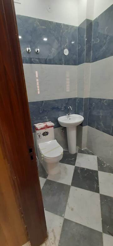 Bathroom in 3 BHK Independent House at Rajpur Road – for Sale