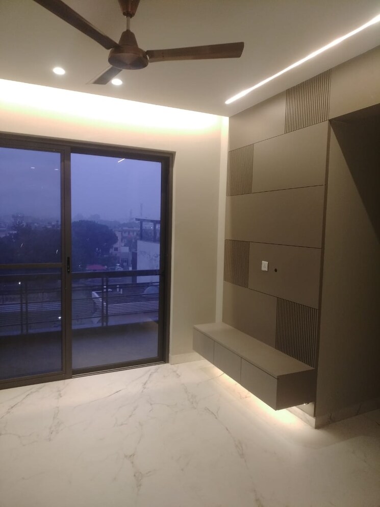 Room, sector 9 panchkula 3 Bedroom 1800 Sq.Ft. Builder Floor In Sector 9 Panchkula Panchkula 8097708
