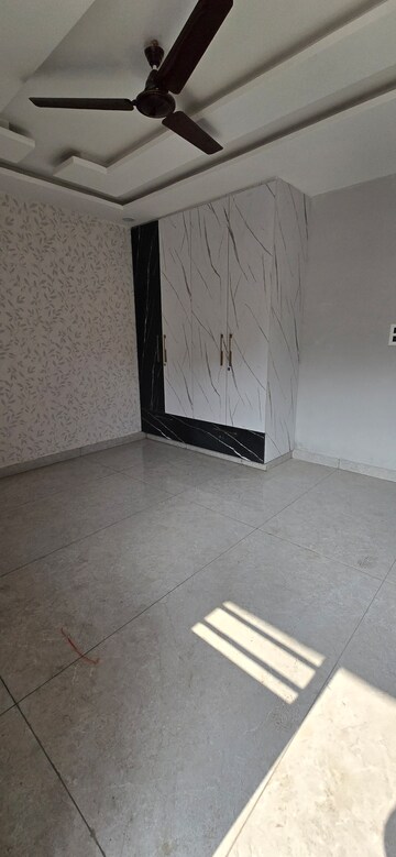 Room in 3 BHK Apartment at RPS Palm Drive, Sector 88 – for Rent