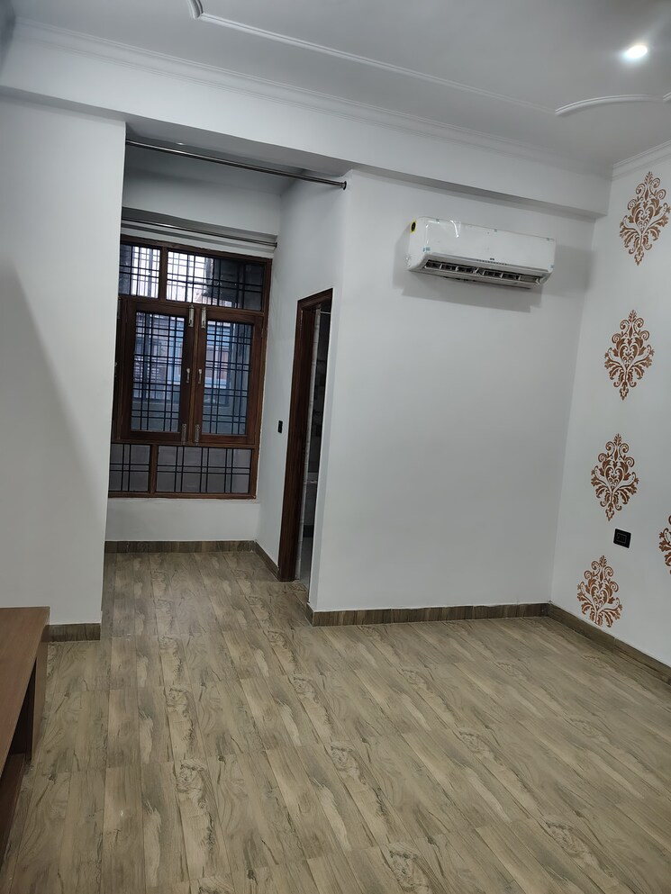 Room, gms road 3 Bedroom 1800 Sq.Ft. Builder Floor In Gms Road Dehradun 8097724