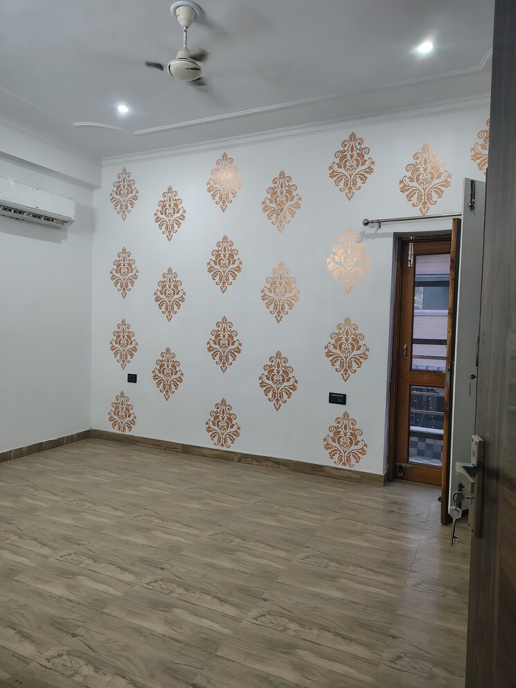 Room, gms road 3 Bedroom 1800 Sq.Ft. Builder Floor In Gms Road Dehradun 8097724