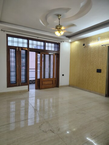 Room in 3 BHK Builder Floor at Gms Road – for Sale