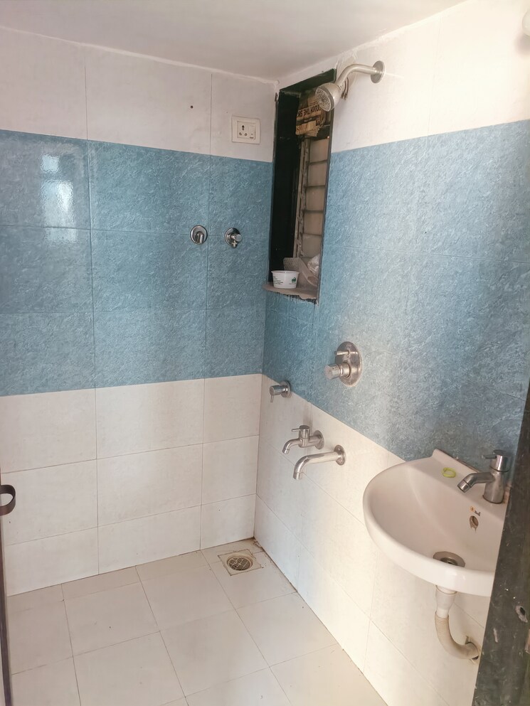 Bathroom, green-square 1 Bedroom 420 Sq.Ft. Apartment In Kasarvadavali Thane 8097771