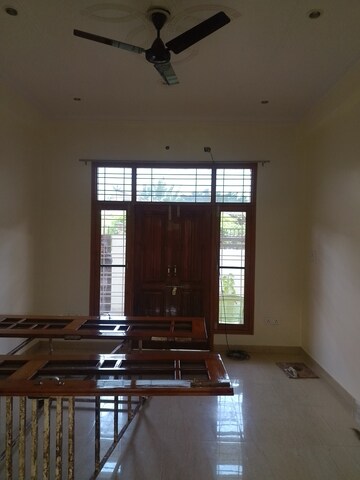 Living Room in 3 BHK Independent House at Gomti Nagar – for Rent