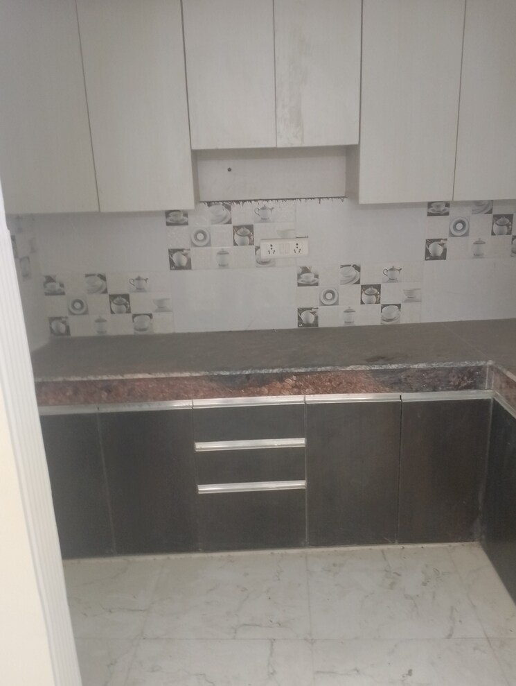 Kitchen, vishwakarma colony 2 Bedroom 65 Sq.Yd. Apartment In Vishwakarma Colony Delhi 8097811