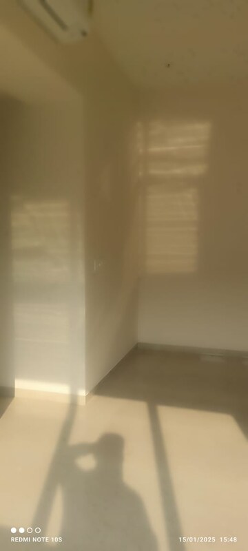 Room in 2 BHK Apartment at Piramal Vaikunth, Balkum Pada – for Rent