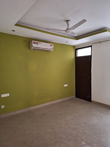 Room in 5 BHK Apartment at Sector 20 – for Rent