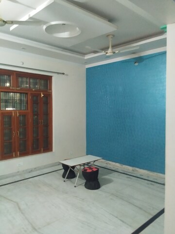 Room in 2.5 BHK Independent House at Gomti Nagar – for Rent