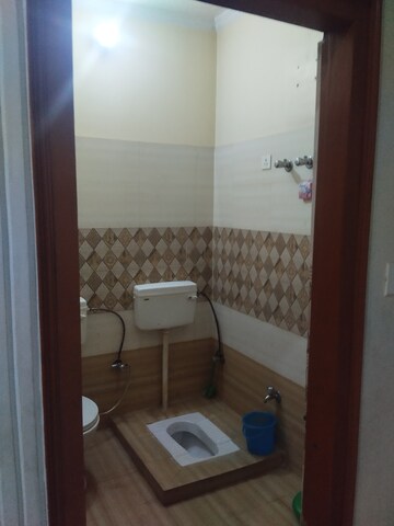 Bathroom in 2.5 BHK Independent House at Gomti Nagar – for Rent