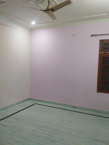 Room in 2.5 BHK Independent House at Gomti Nagar – for Rent