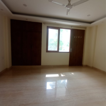 Room in 3.5 BHK Villa at Sector 21 – for Rent