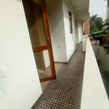 Building Lobby in 3.5 BHK Villa at Sector 21 – for Rent