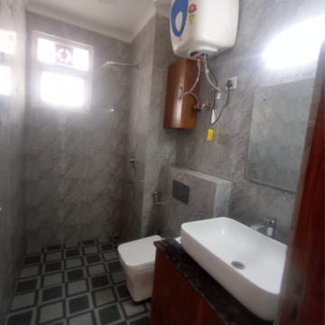 Bathroom in 3.5 BHK Villa at Sector 21 – for Rent
