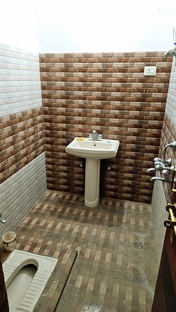Bathroom in 1 RK Independent House at Gomti Nagar – for Rent