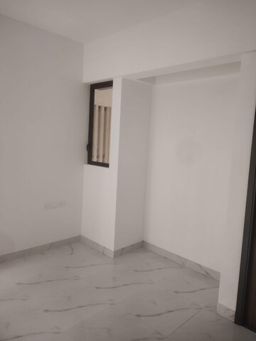 Room in 2 BHK Apartment at Raymond Ten X Habitat, Pokhran Road No 2 – for Rent
