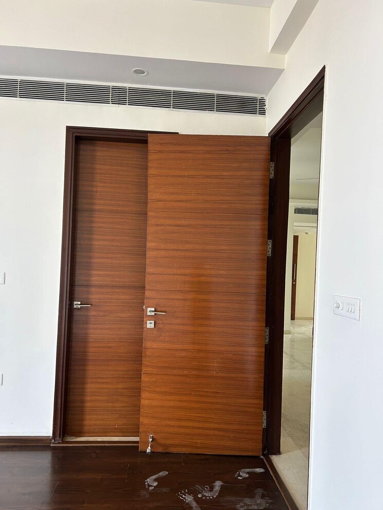 Room, mahagun-mezzaria 3 Bedroom 3070 Sq.Ft. Apartment In Sector 78 Noida 8097887